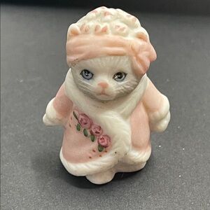 1.1.26-8 Vintage Schmid (1992) Kitty Cucumber Priscilla Stepping Out Porcelain